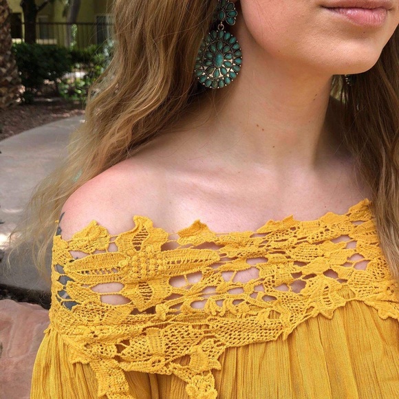 🆕 The Sunshine Off The Shoulder Lace Dress - Picture 4 of 5